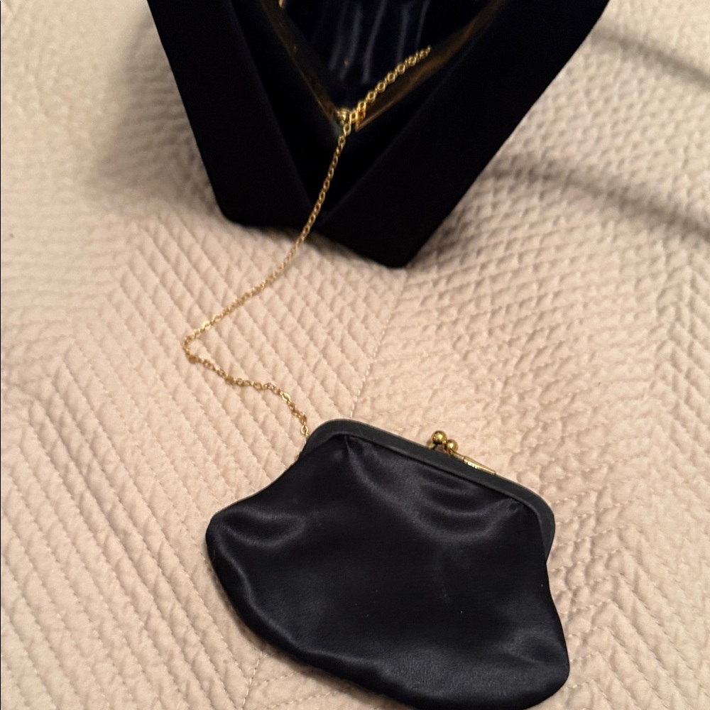 Koret Elegant Black Handbag - Picture 6 of 16